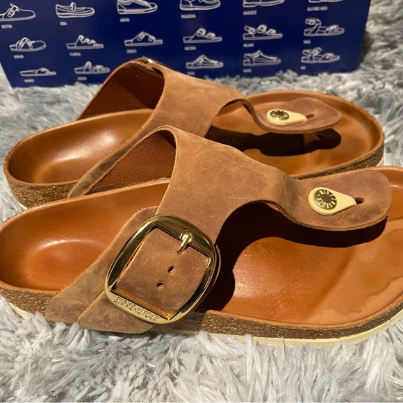 Birkenstock Tan Sandals with Gold Accents - Picture 8 of 9